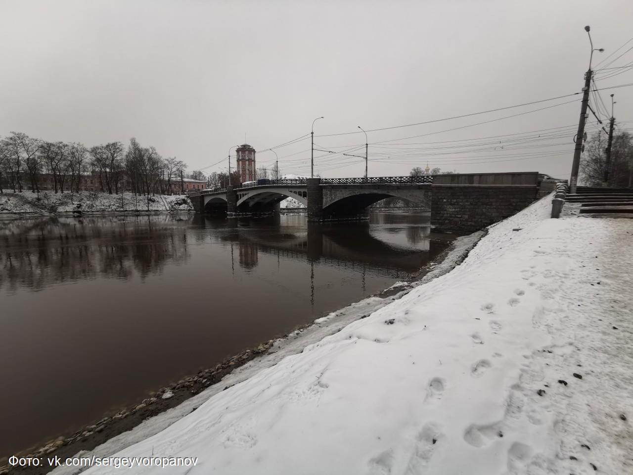 Уровень воды в вологде сегодня. Уровень реки в Вологде. Вологда река Содема. Река Лоста Вологда. Река Вологда сегодня.