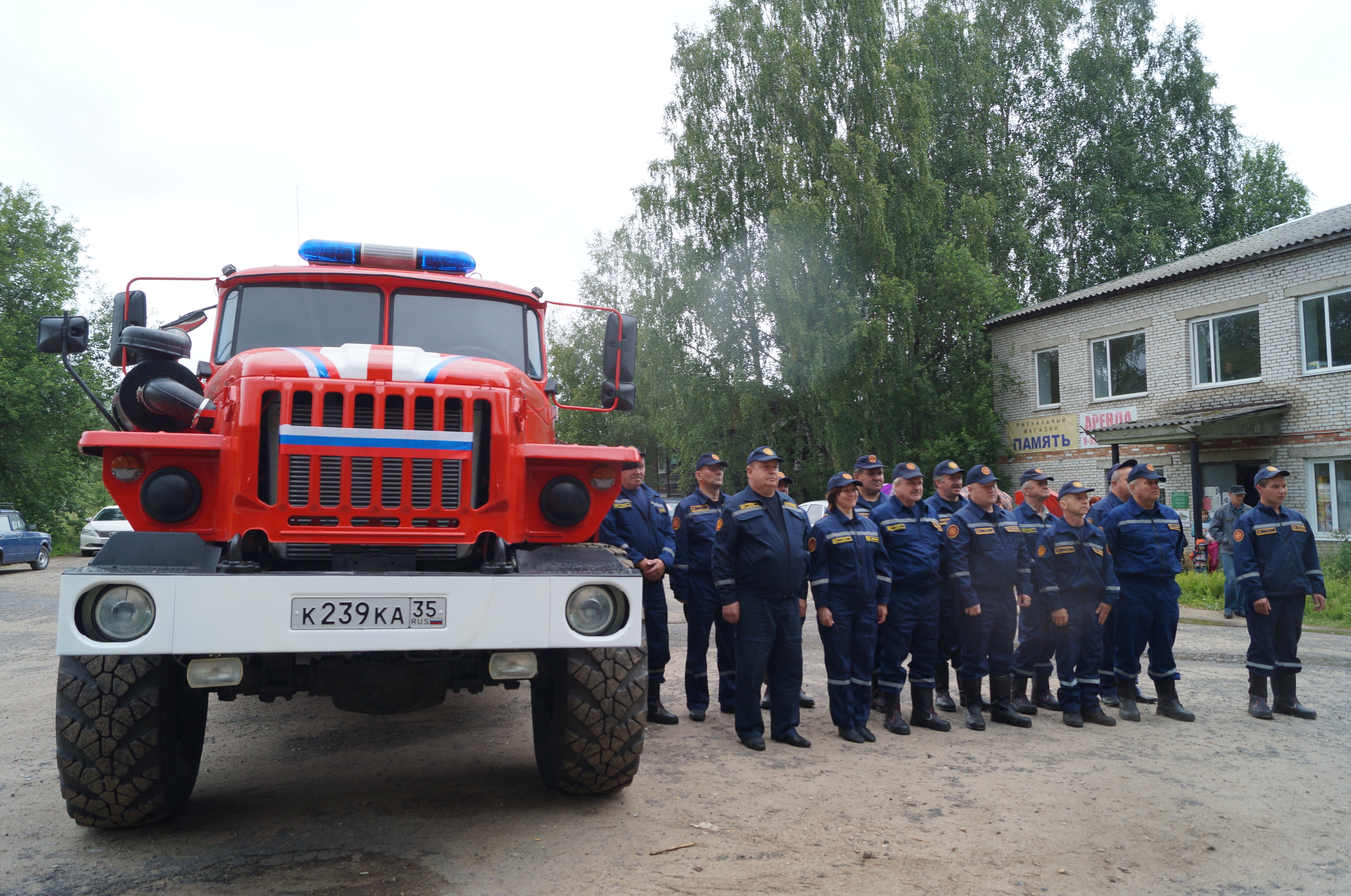 Погода в борисово судское вологодской на неделю. Борисово-Судское Бабаевского района Вологодской области. Вологодской области пожарка. Новый пожарный автомобиль Вологда. Пожарная цистерна Вологда.