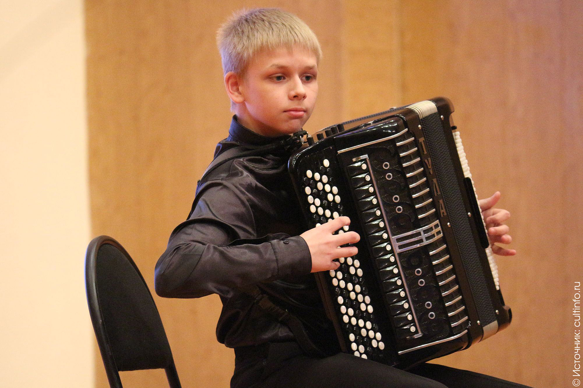 Аккордеон для детей. Аккордеонисты дети. Аккордеон для детей. Баян для детей. Гармонь.