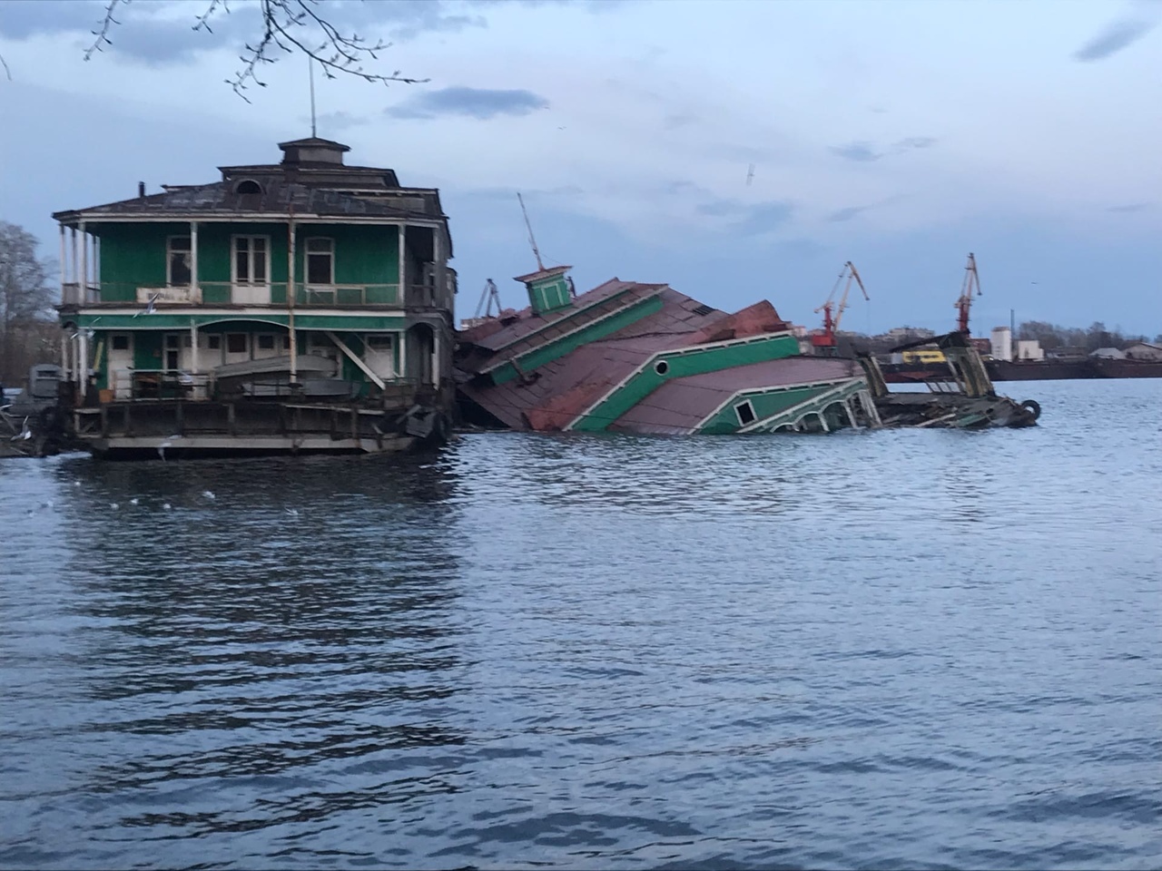 Дебаркадер что это такое фото