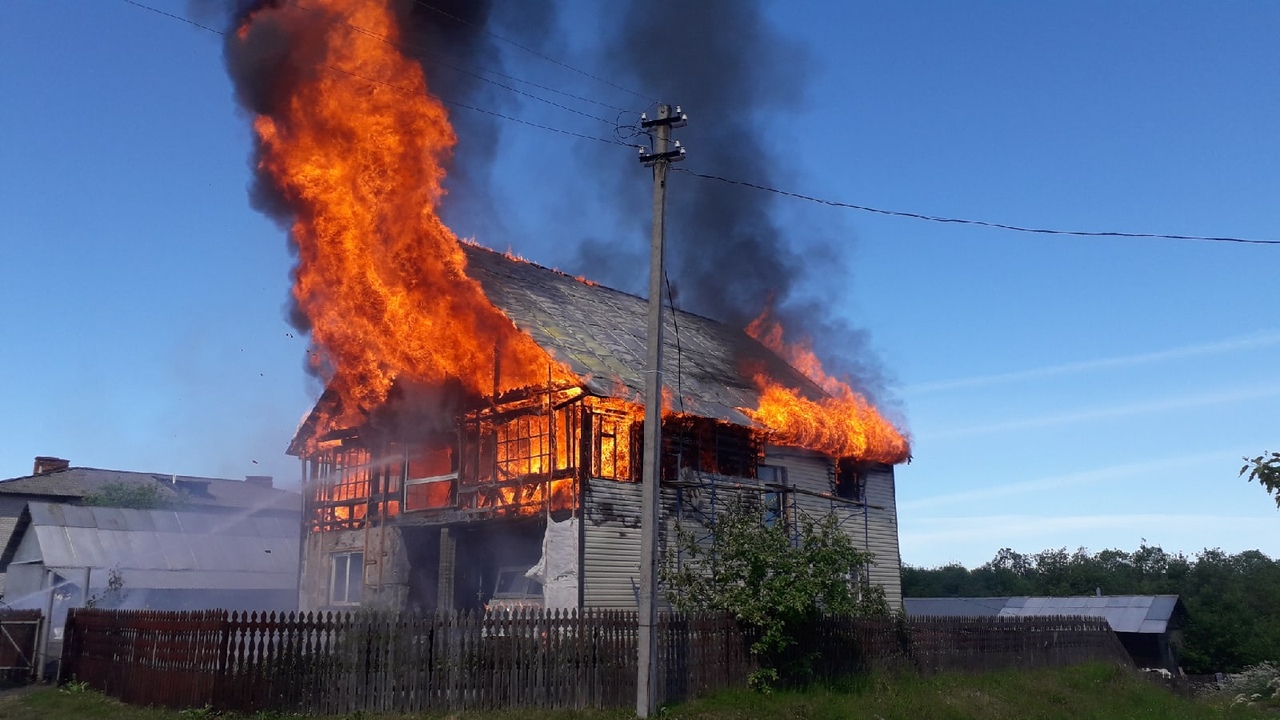 Погода вожега вологодская область. МЧС Вожега Вологодская область. Пожар в Вожеге вчера. Сгорел коттедж. Пожары в Вологодской области.