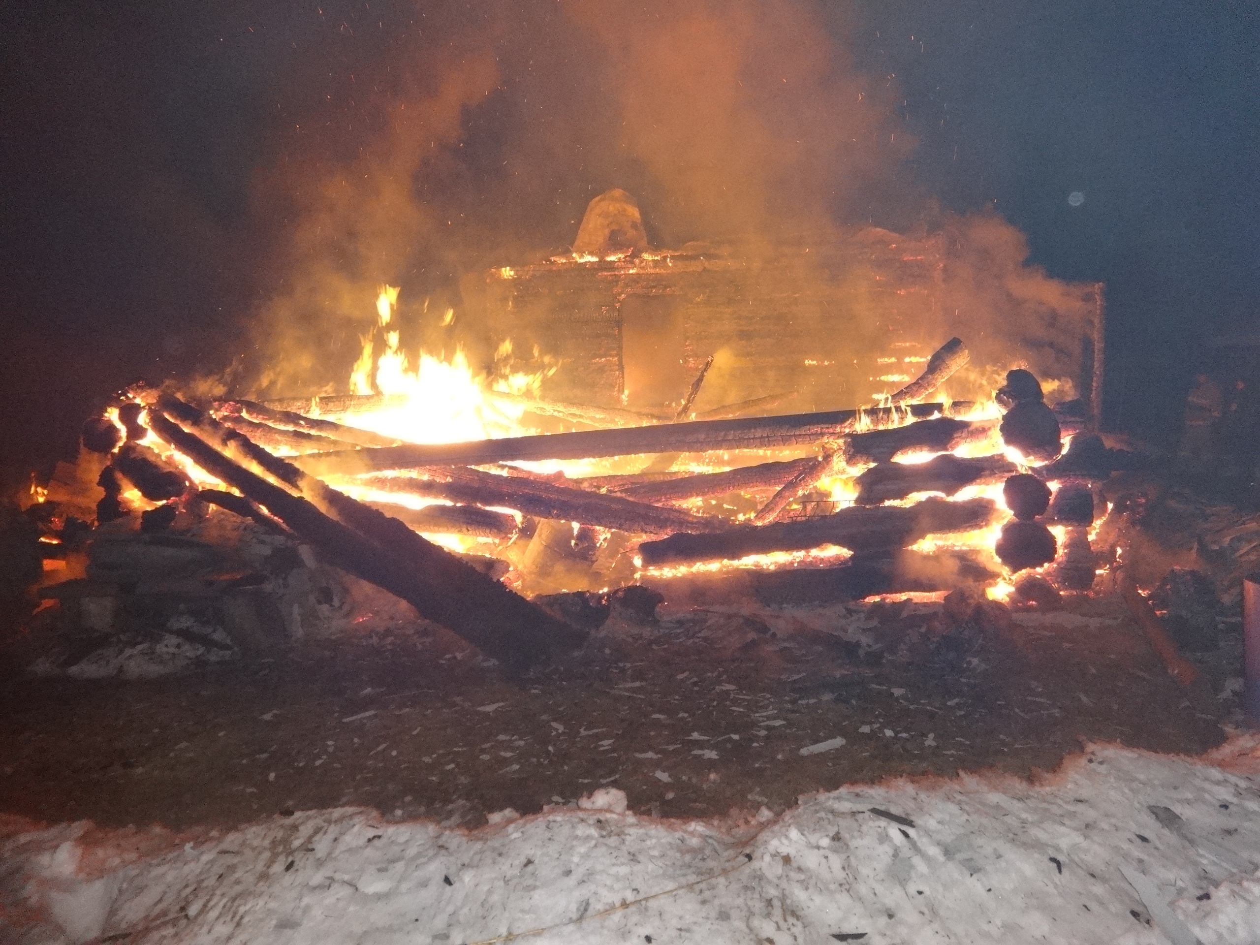 Пожар 4 декабря. Пожар. Пожар в деревне. Пожар в Нюксенице. Пожары в Вологодской области.