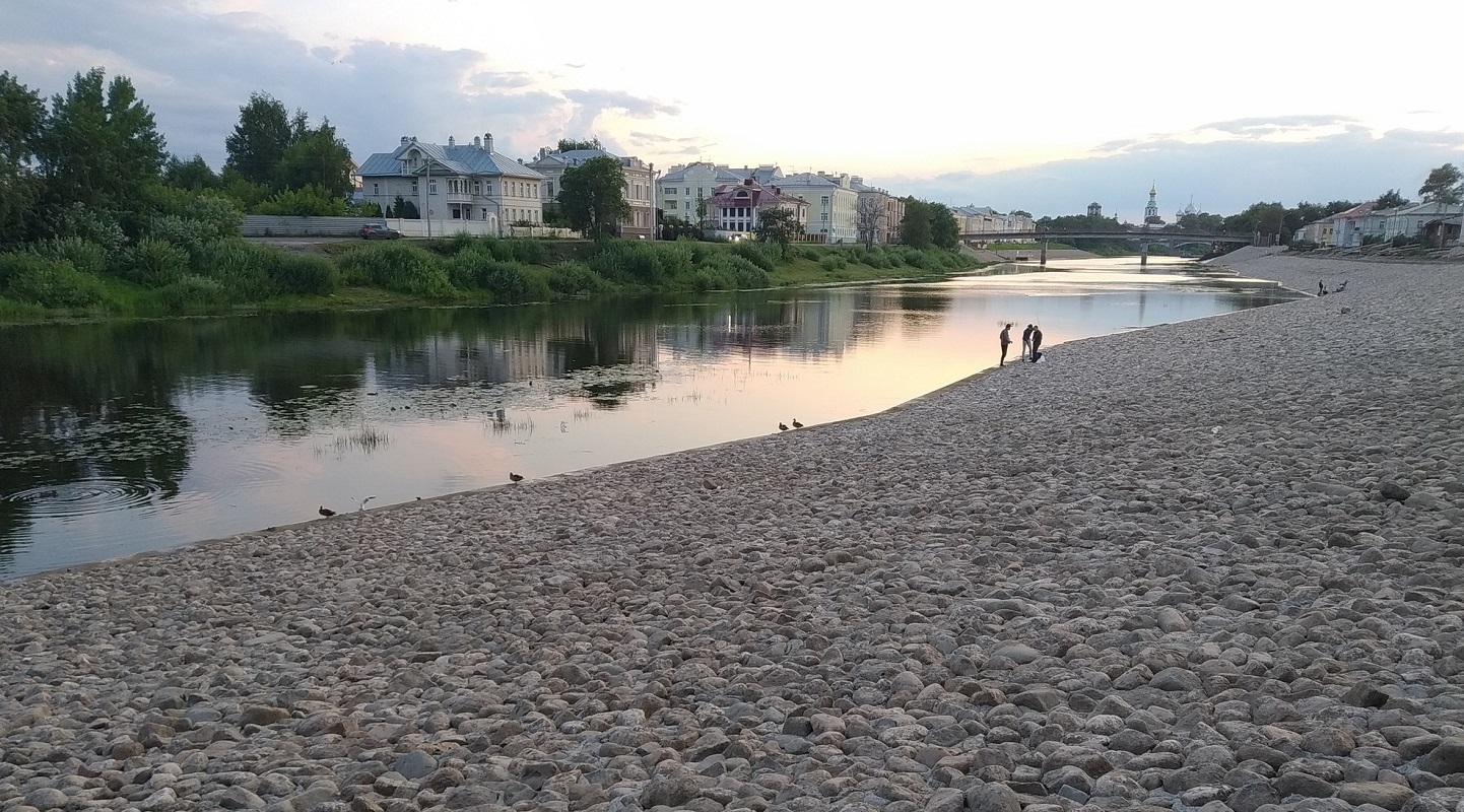 Берег содержание. Бегегоукреплени с бунами.