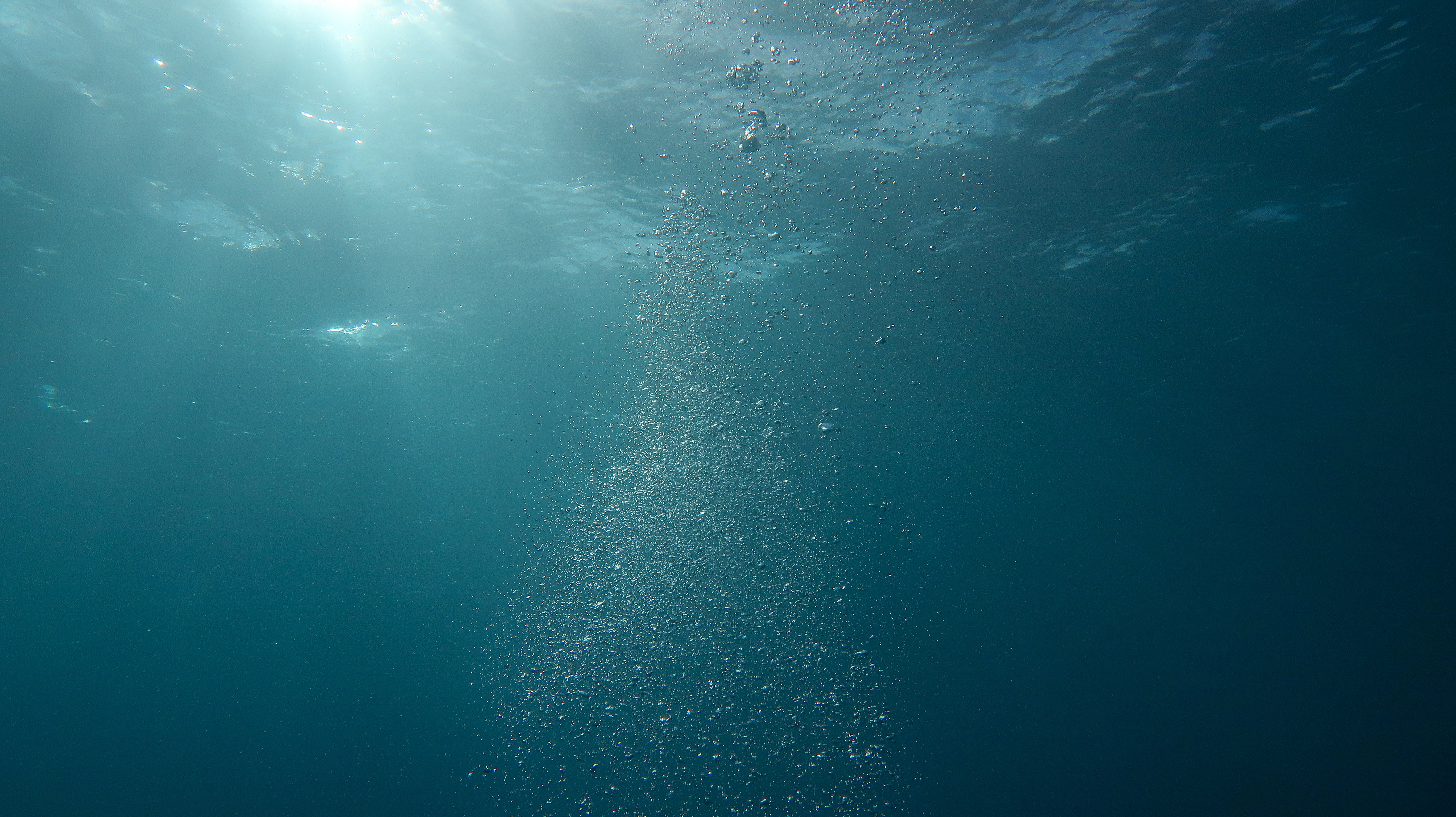 Тесты воды океана. Под водой. Океан под водой. Морские глубины. Океаны. Глубина.