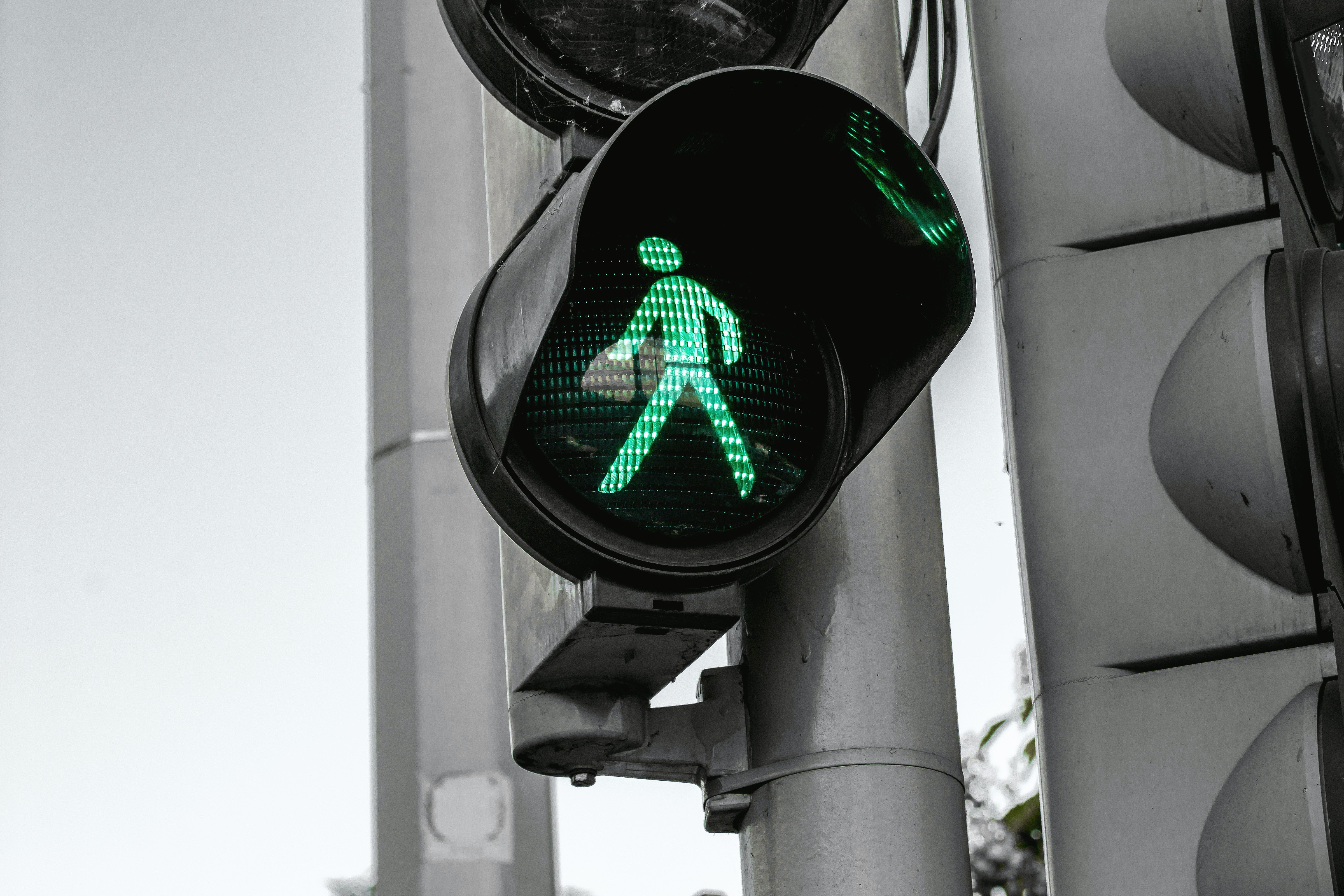Сигнал для пешеходов. Зеленый светофор. Пешеходный светофор. Пешеходный светофор зеленый. Сфетофорный для пешеходов.