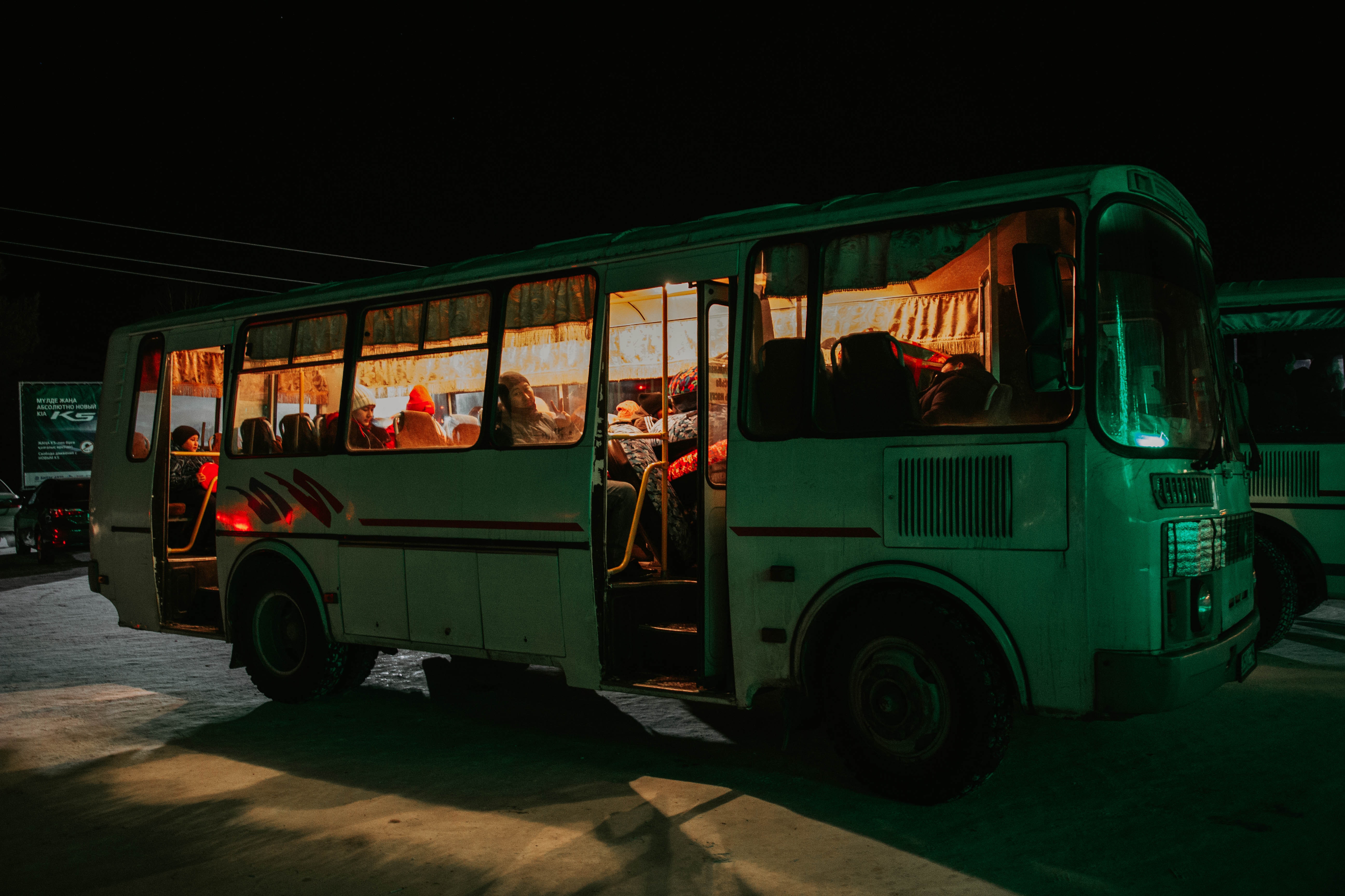 Автобус в начало. МАЗ 203047. Автобус рисунок. Городской пассажирский транспорт. Микроавтобус автобус.