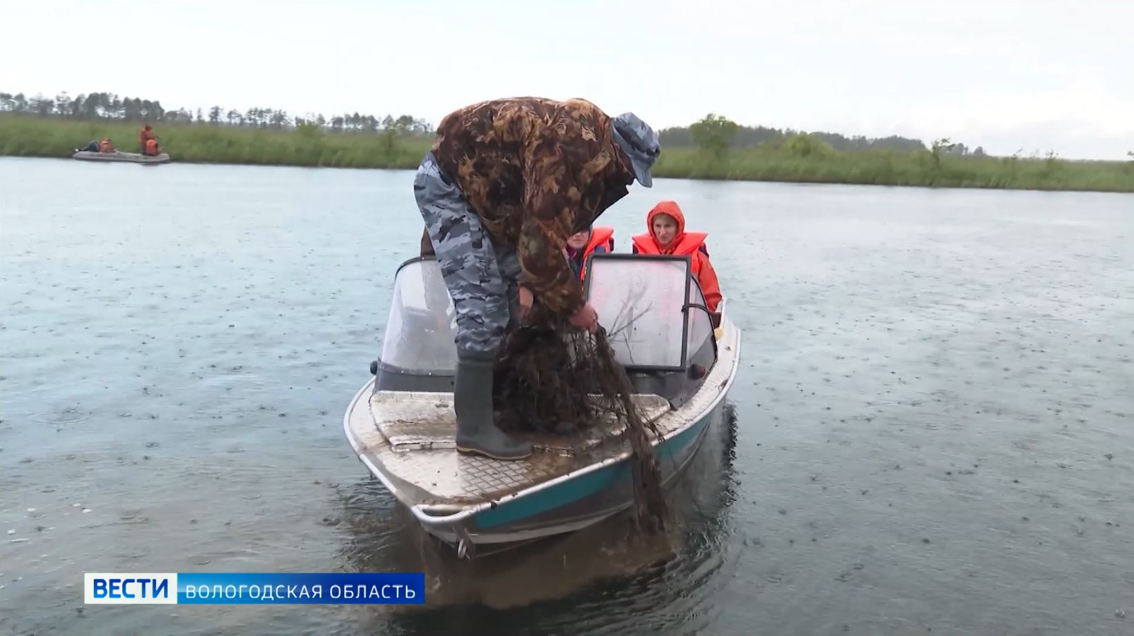 Можно ли ловить в нерестовый запрет. Рыболовство в России. Нерестовый Рыбак. Рыбий пруд.