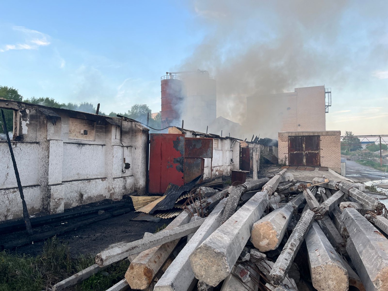 4 ноября череповец. Пожар. Крупный пожар. Пожар в Череповце вчера. Пожар в Череповце сейчас.