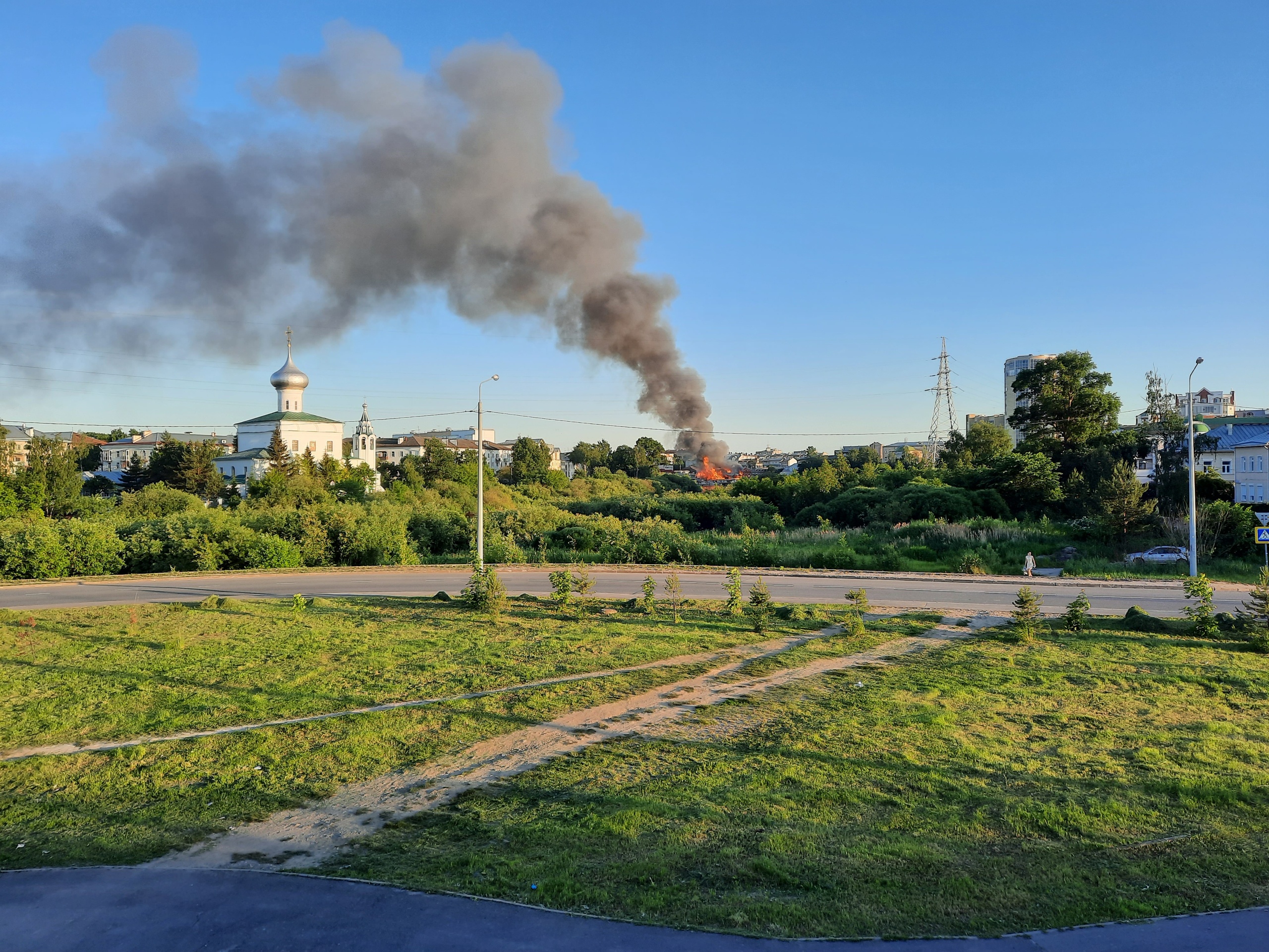 Вологда сегодня. Речной порт Вологда пожар. Вологда. Что горит в Вологде сейчас. Река Вологда.